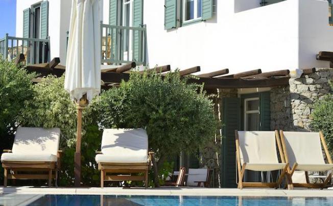 Фото отеля Pelican Bay Art Hotel