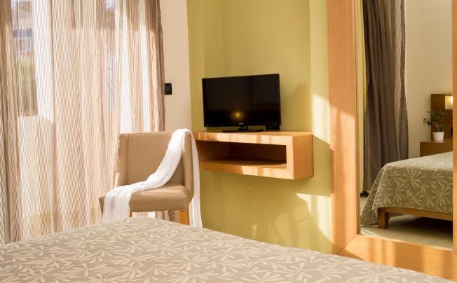 Фото отеля Amalthia Beach Resort