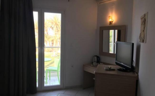 Фото отеля Zervas Beach Hotel