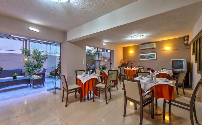 Фото отеля Leonidas Hotel & Apartments