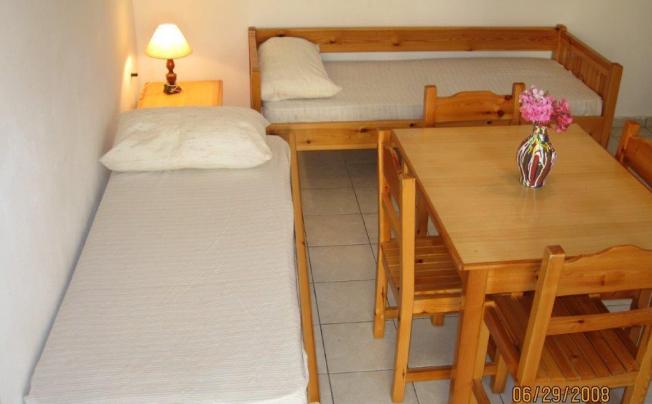 Фото отеля Salvanos Beachfront Apartments