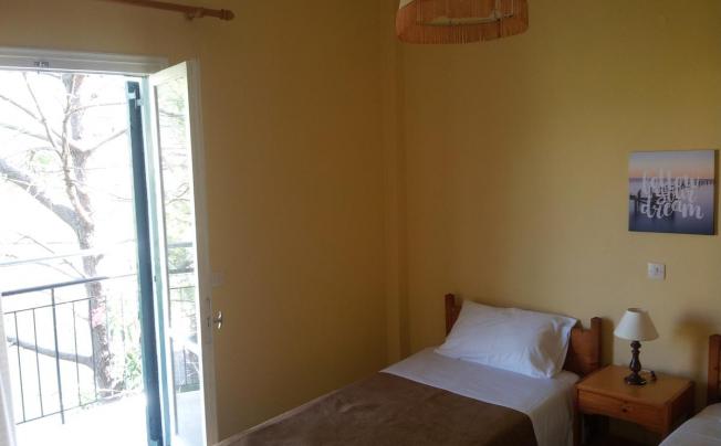 Фото отеля Salvanos Beachfront Apartments