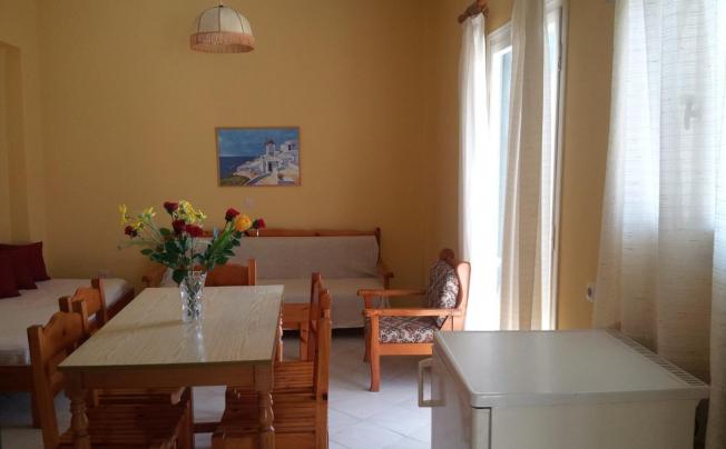 Фото отеля Salvanos Beachfront Apartments