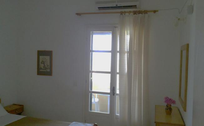 Фото отеля Salvanos Beachfront Apartments