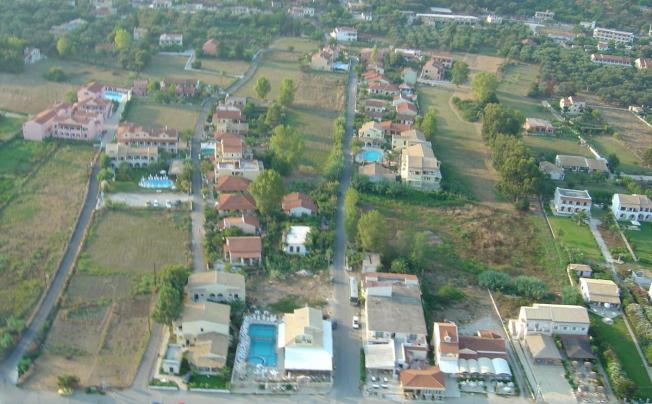 Фото отеля Salvanos Beachfront Apartments