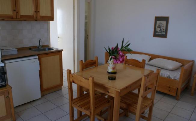 Фото отеля Salvanos Beachfront Apartments