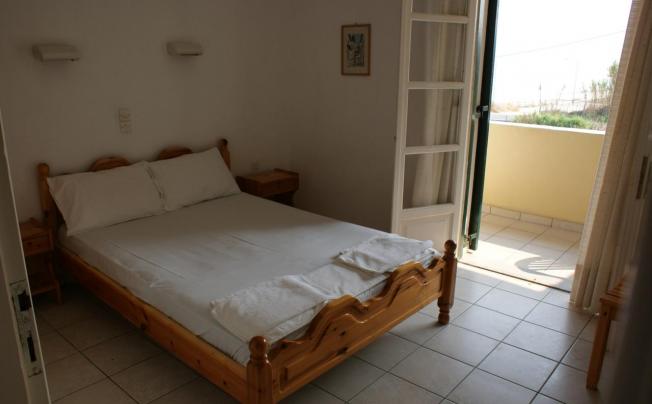 Фото отеля Salvanos Beachfront Apartments