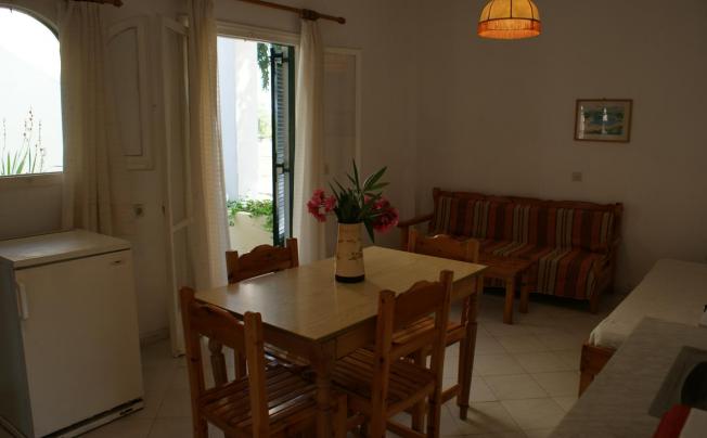 Фото отеля Salvanos Beachfront Apartments