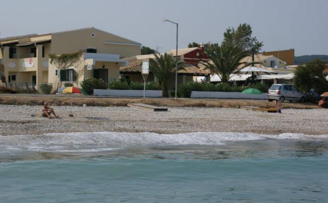 Фото отеля Salvanos Beachfront Apartments