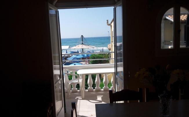 Фото отеля Salvanos Beachfront Apartments