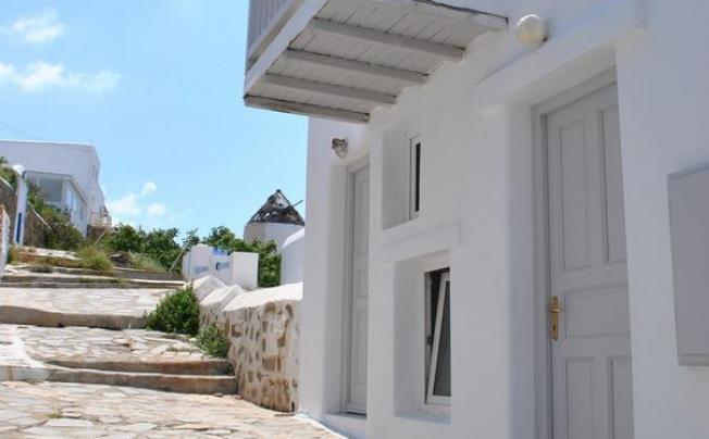 Фото отеля MADRES APARTMENTS