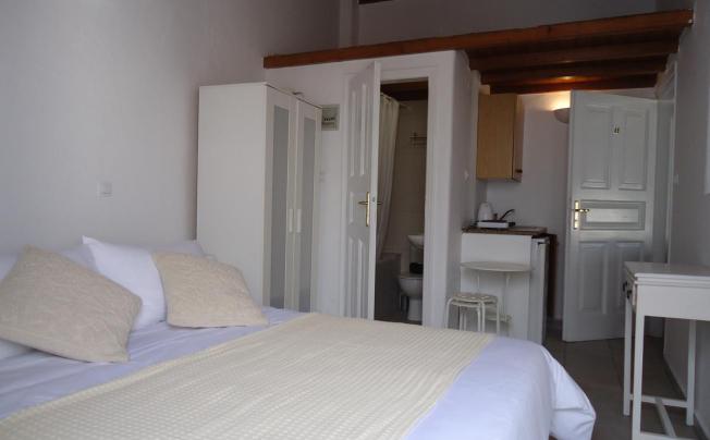 Фото отеля MADRES APARTMENTS