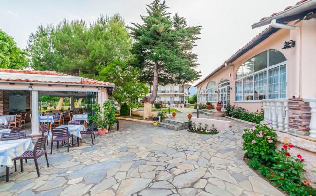 Фото отеля Sintrivanis Beach Resort