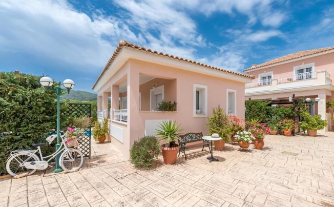 Фото отеля LORENZO LUXURY VILLAS