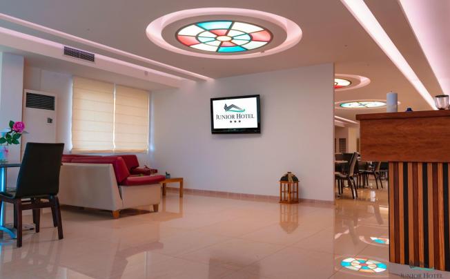Фото отеля Junior Hotel