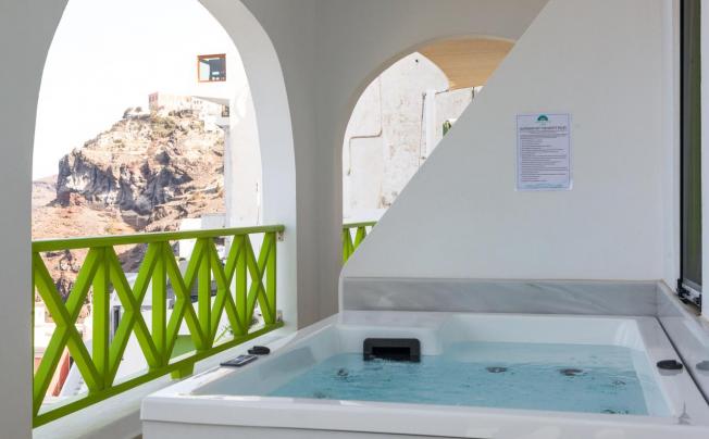Фото отеля ADAMIS MAJESTY SUITES