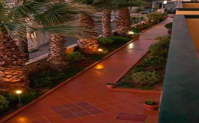 Фото отеля Aspri Petra Hotel Apartments