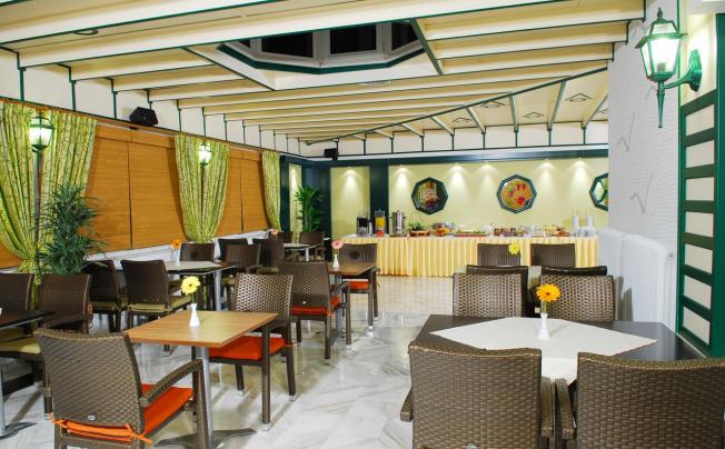 Фото отеля Strass Hotel