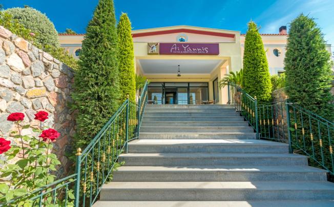 Фото отеля Ai Yannis Suites & Apartments
