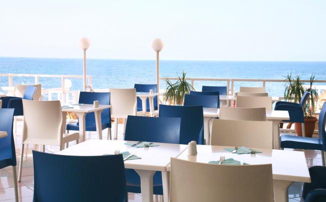 Фото отеля Evelyn Beach Hotel