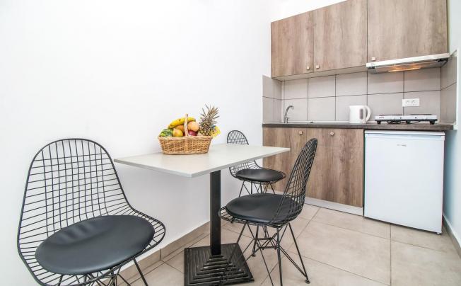 Фото отеля HILLSIDE STUDIOS & APARTMENTS 