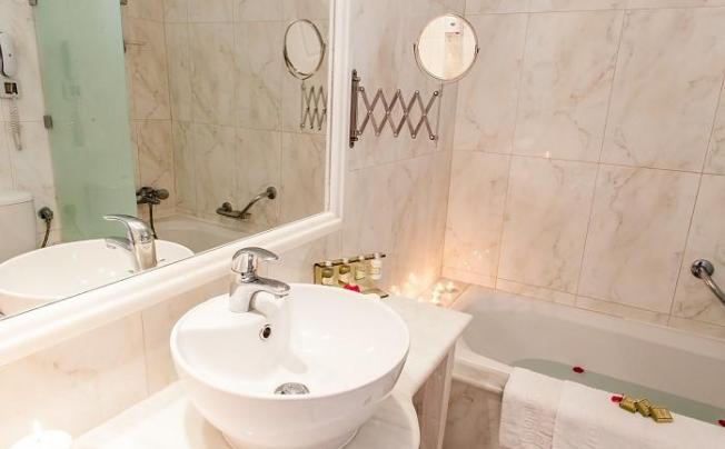 Фото отеля Belvedere Gerakas Luxury Suites