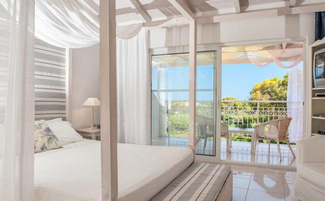 Фото отеля Belvedere Gerakas Luxury Suites