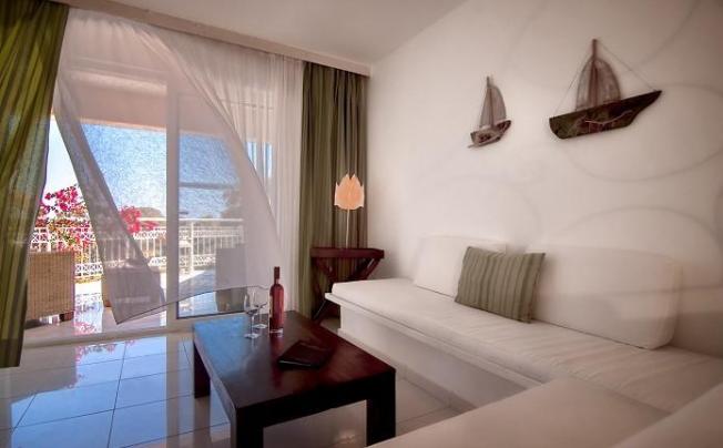 Фото отеля Belvedere Gerakas Luxury Suites
