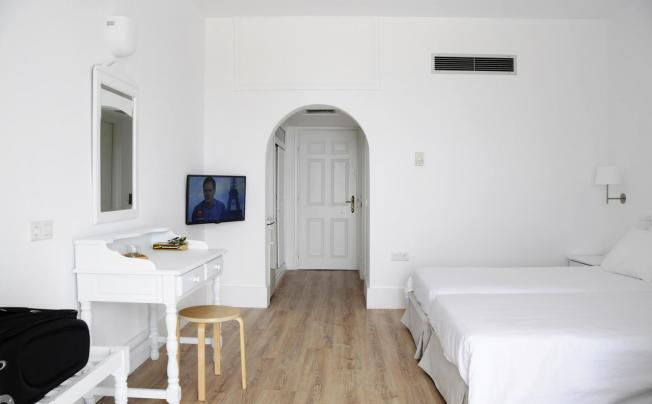 Фото отеля Sunrise Village Beach Hotel