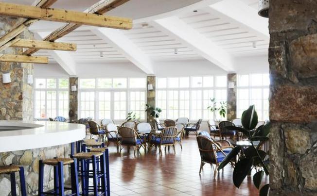 Фото отеля Sunrise Village Beach Hotel