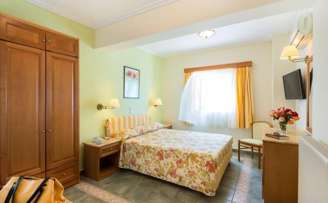 Фото отеля ANDREOLAS LUXURY SUITES