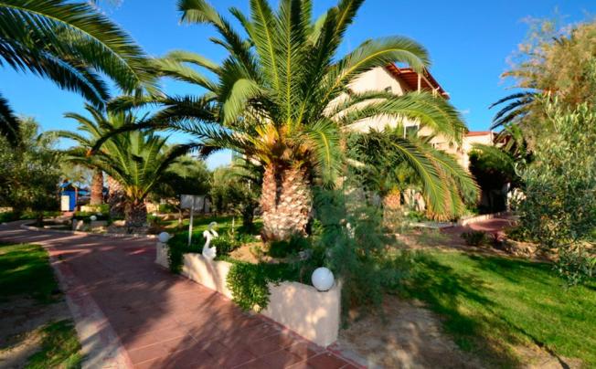 Фото отеля Sousouras Hotel & Bungalows