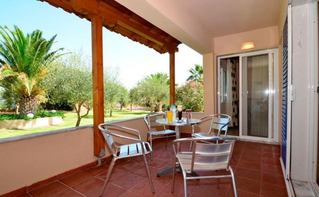 Фото отеля Sousouras Hotel & Bungalows