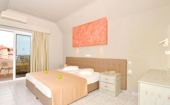 Фото отеля Sousouras Hotel & Bungalows