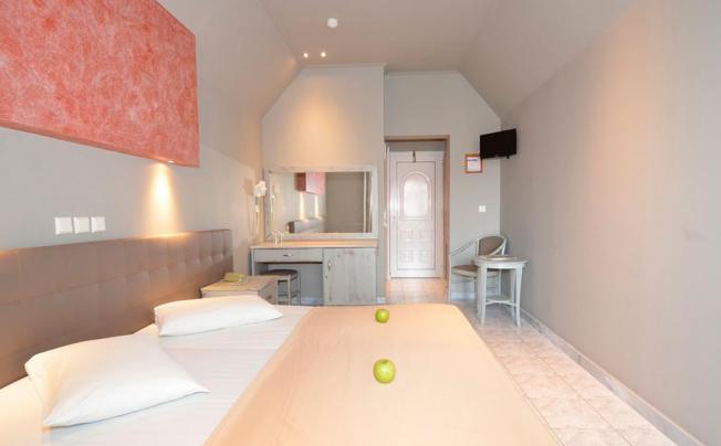 Фото отеля Sousouras Hotel & Bungalows