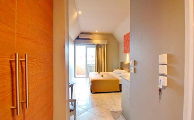 Фото отеля Sousouras Hotel & Bungalows