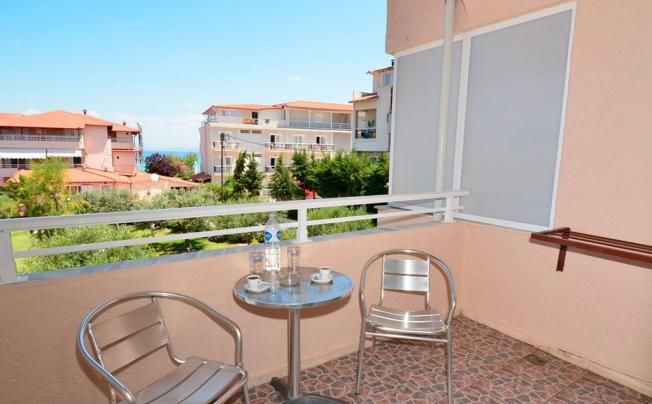 Фото отеля Sousouras Hotel & Bungalows