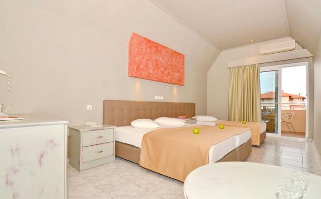Фото отеля Sousouras Hotel & Bungalows