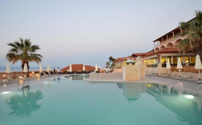 Фото отеля Sousouras Hotel & Bungalows
