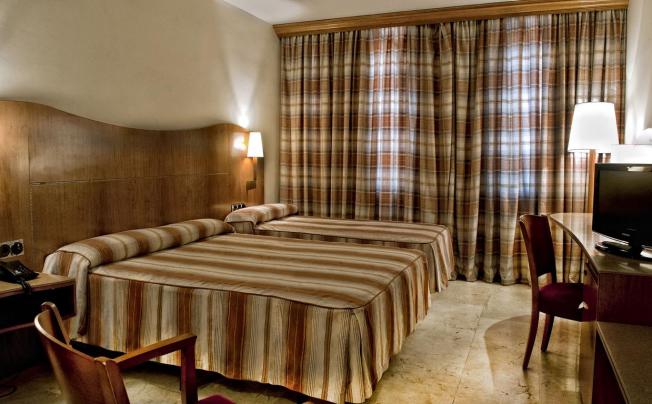Фото отеля Aristol Hotel