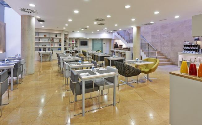 Фото отеля Hesperia Barcelona Ramblas Hotel