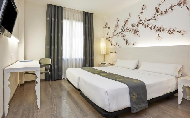 Фото отеля Hesperia Barcelona Ramblas Hotel