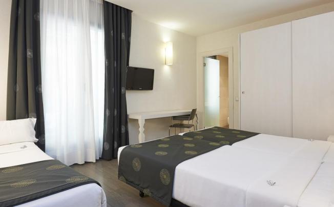 Фото отеля Hesperia Barcelona Ramblas Hotel