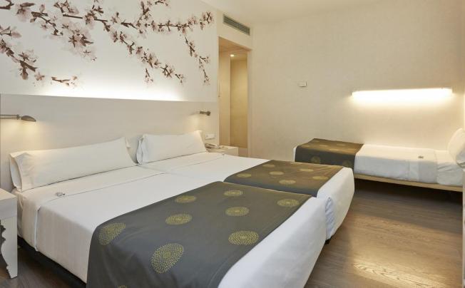 Фото отеля Hesperia Barcelona Ramblas Hotel