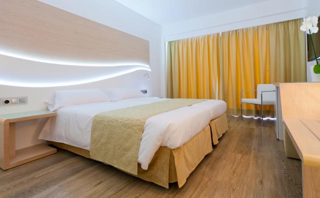Фото отеля Sunprime Waterfront Palma Beach
