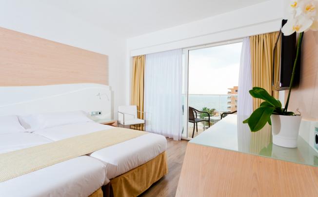 Фото отеля Sunprime Waterfront Palma Beach