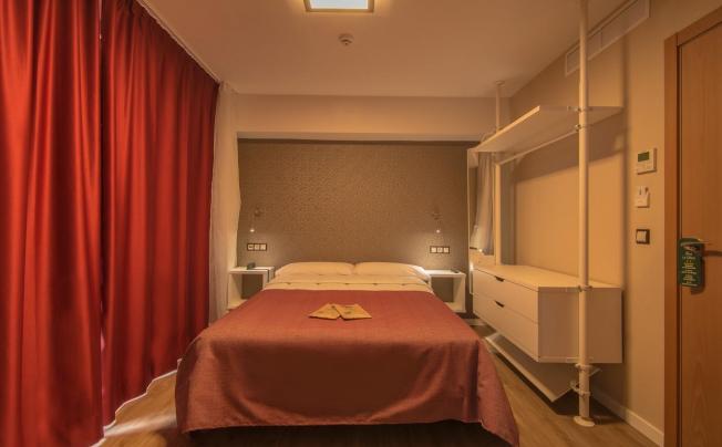 Фото отеля La Lonja Hostal