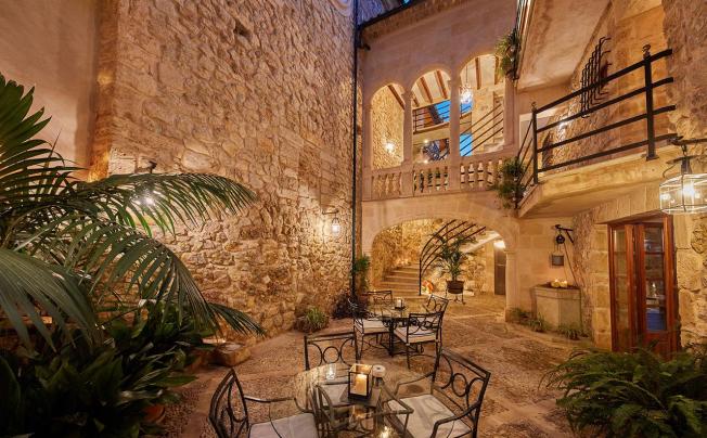 Фото отеля CAS COMTE PETIT HOTEL & SPA