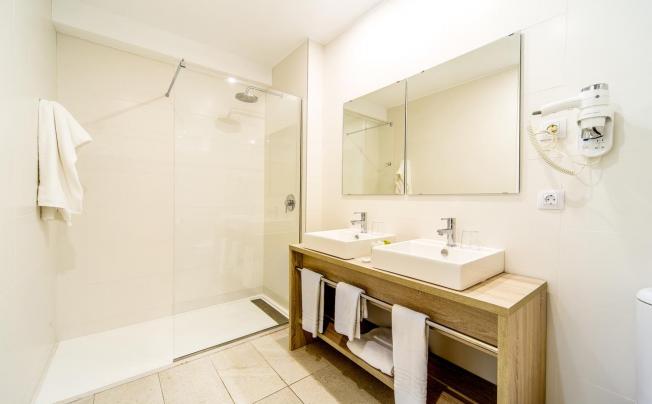 Фото отеля Atolon Hotel Cala Bona