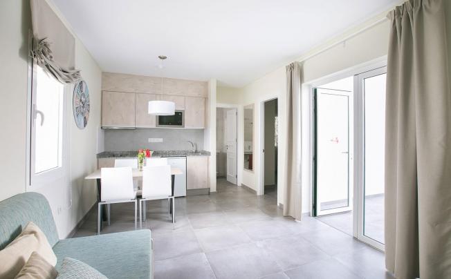 Фото отеля Celeste Apartments